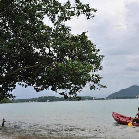 Baan Mai Beachfront Lone Island Phuket Kültér fotó