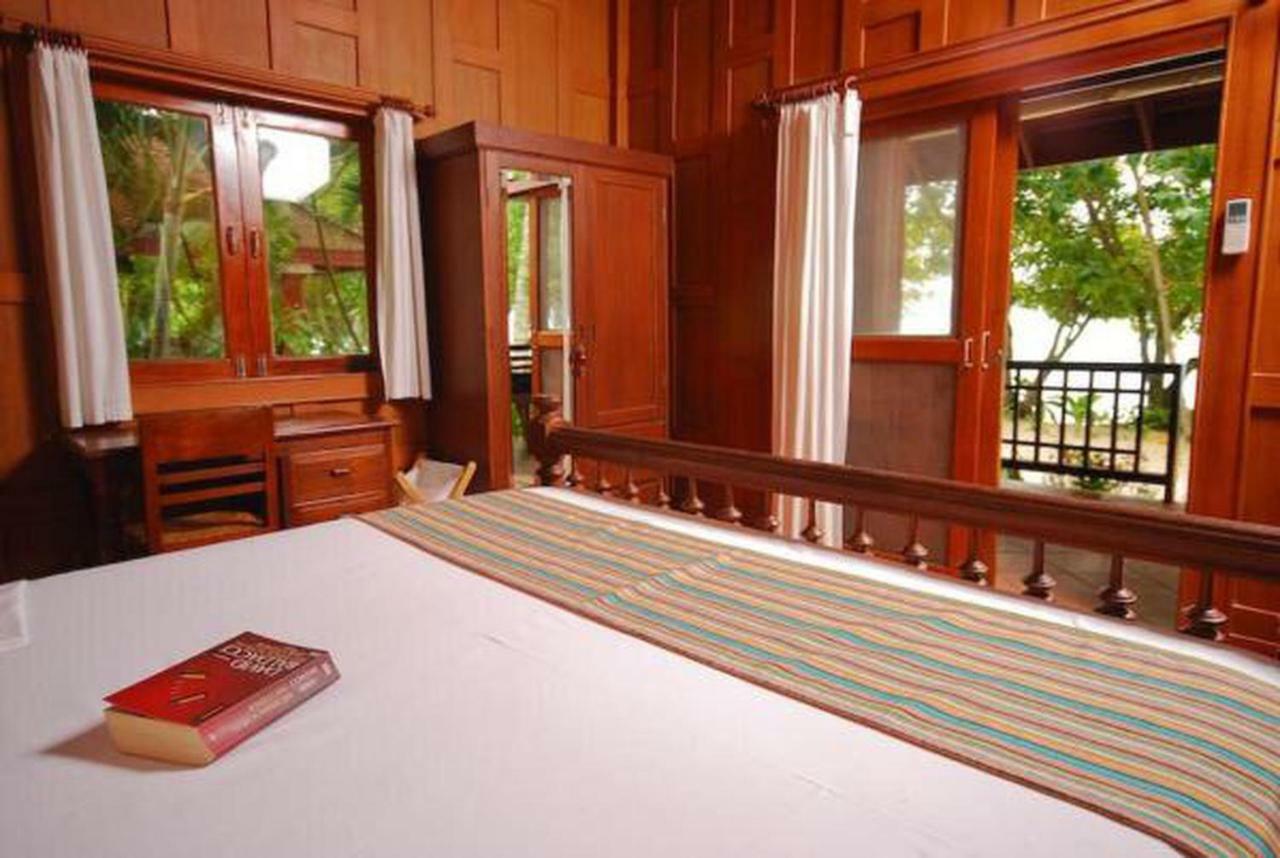 Baan Mai Beachfront Lone Island Phuket Kültér fotó