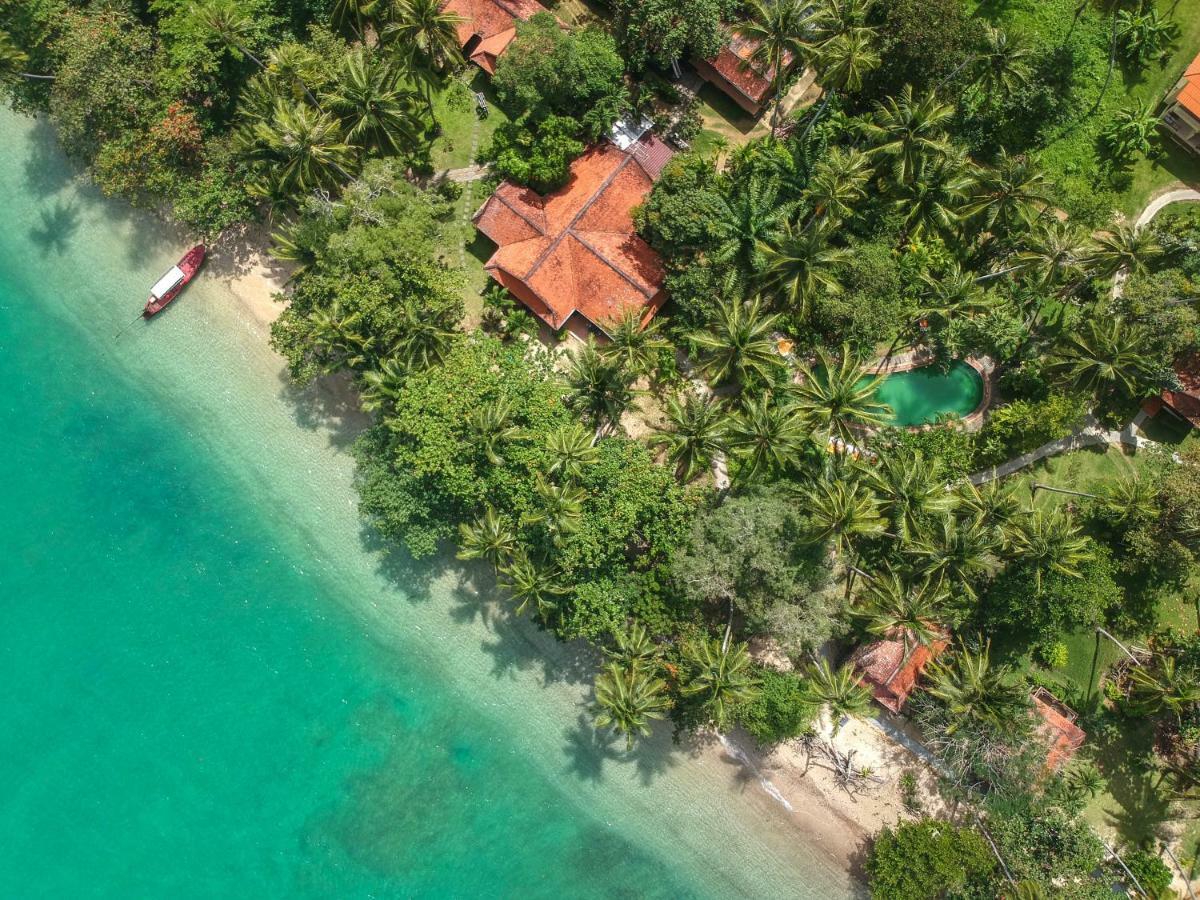 Baan Mai Beachfront Lone Island Phuket Kültér fotó