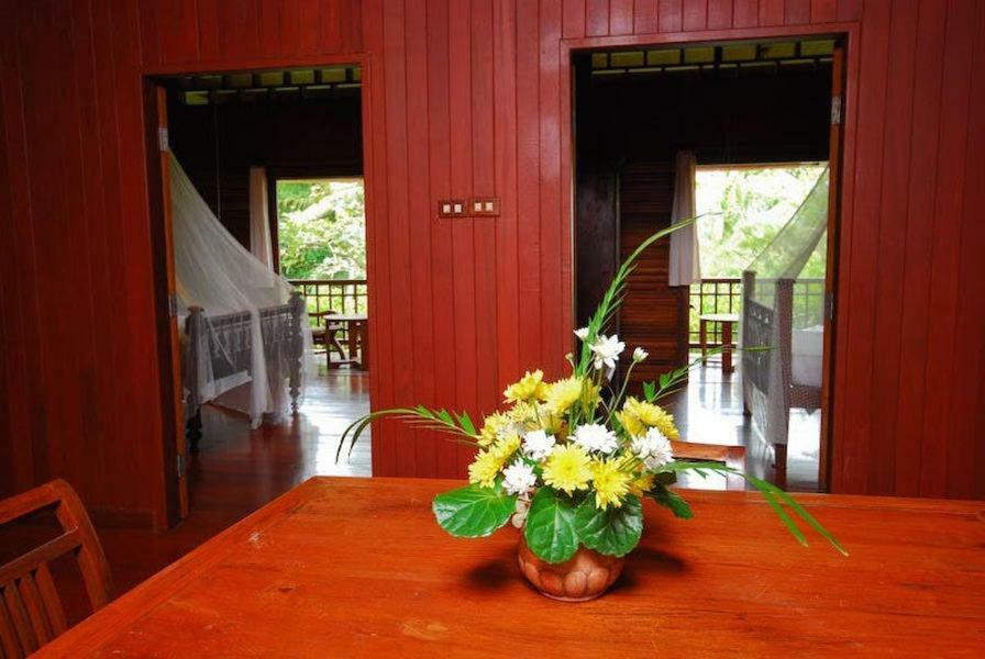 Baan Mai Beachfront Lone Island Phuket Kültér fotó