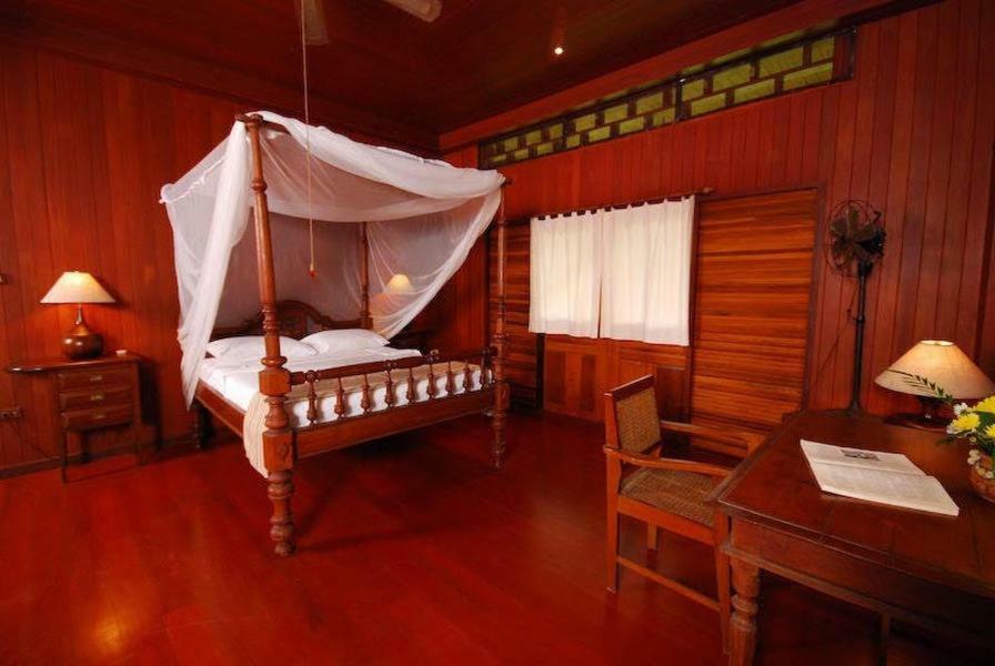 Baan Mai Beachfront Lone Island Phuket Kültér fotó