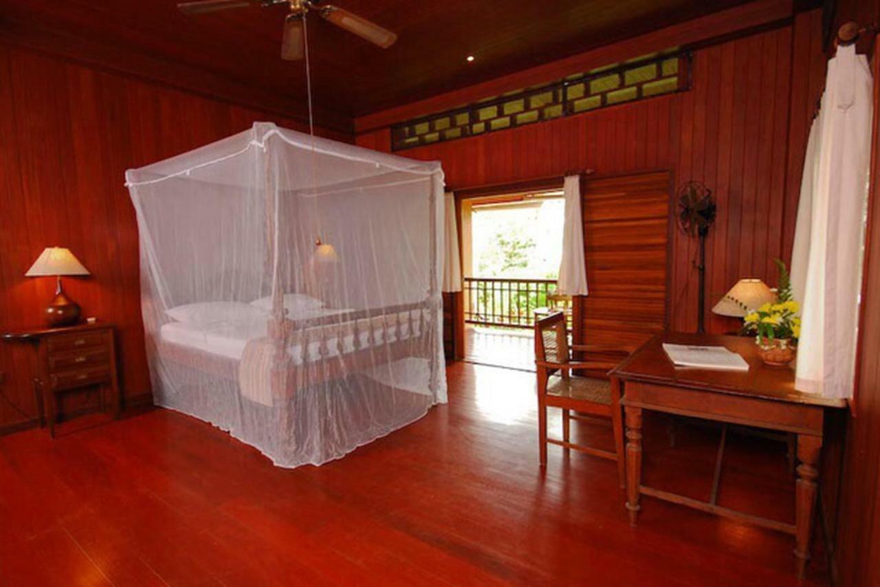 Baan Mai Beachfront Lone Island Phuket Kültér fotó
