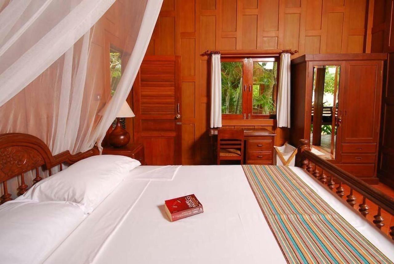 Baan Mai Beachfront Lone Island Phuket Kültér fotó