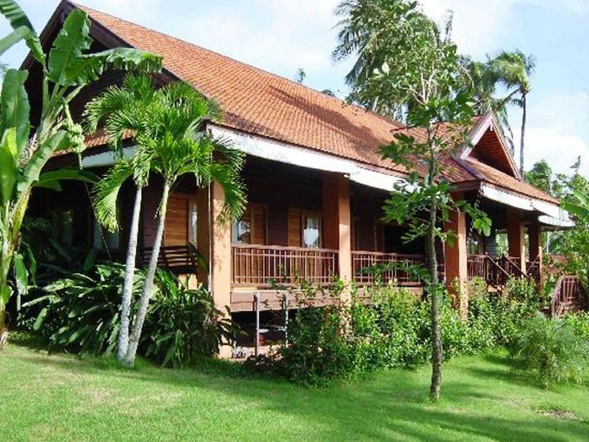 Baan Mai Beachfront Lone Island Phuket Kültér fotó