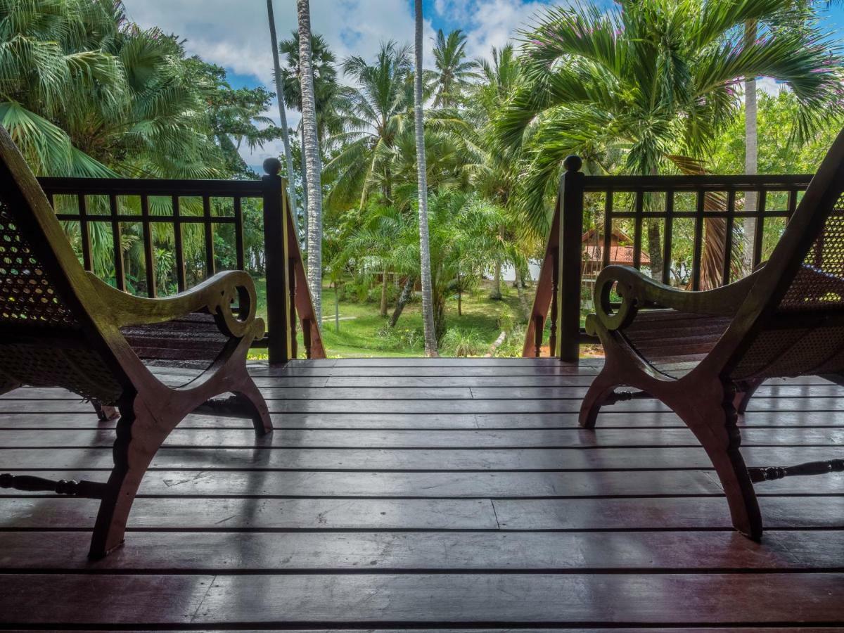 Baan Mai Beachfront Lone Island Phuket Kültér fotó