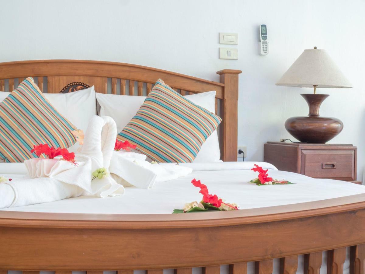 Baan Mai Beachfront Lone Island Phuket Kültér fotó