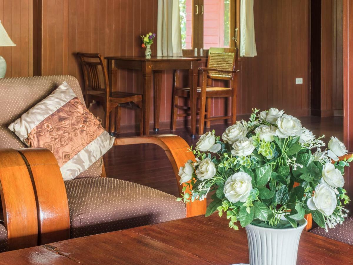 Baan Mai Beachfront Lone Island Phuket Kültér fotó
