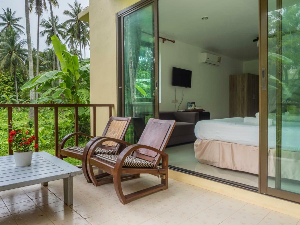 Baan Mai Beachfront Lone Island Phuket Kültér fotó