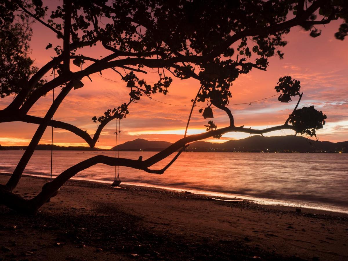 Baan Mai Beachfront Lone Island Phuket Kültér fotó