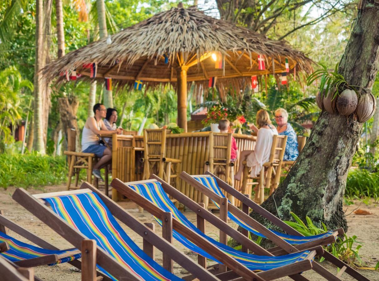 Baan Mai Beachfront Lone Island Phuket Kültér fotó