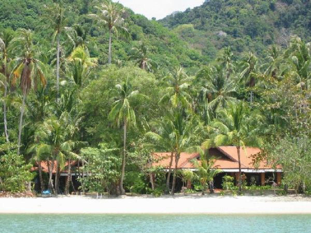 Baan Mai Beachfront Lone Island Phuket Kültér fotó