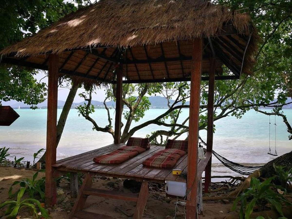 Baan Mai Beachfront Lone Island Phuket Kültér fotó